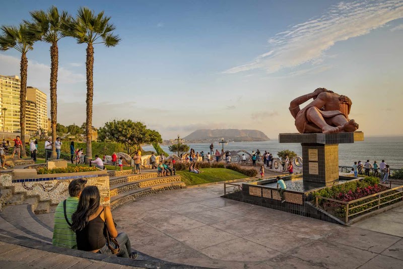 Paseo por el Malecon de Miraflores