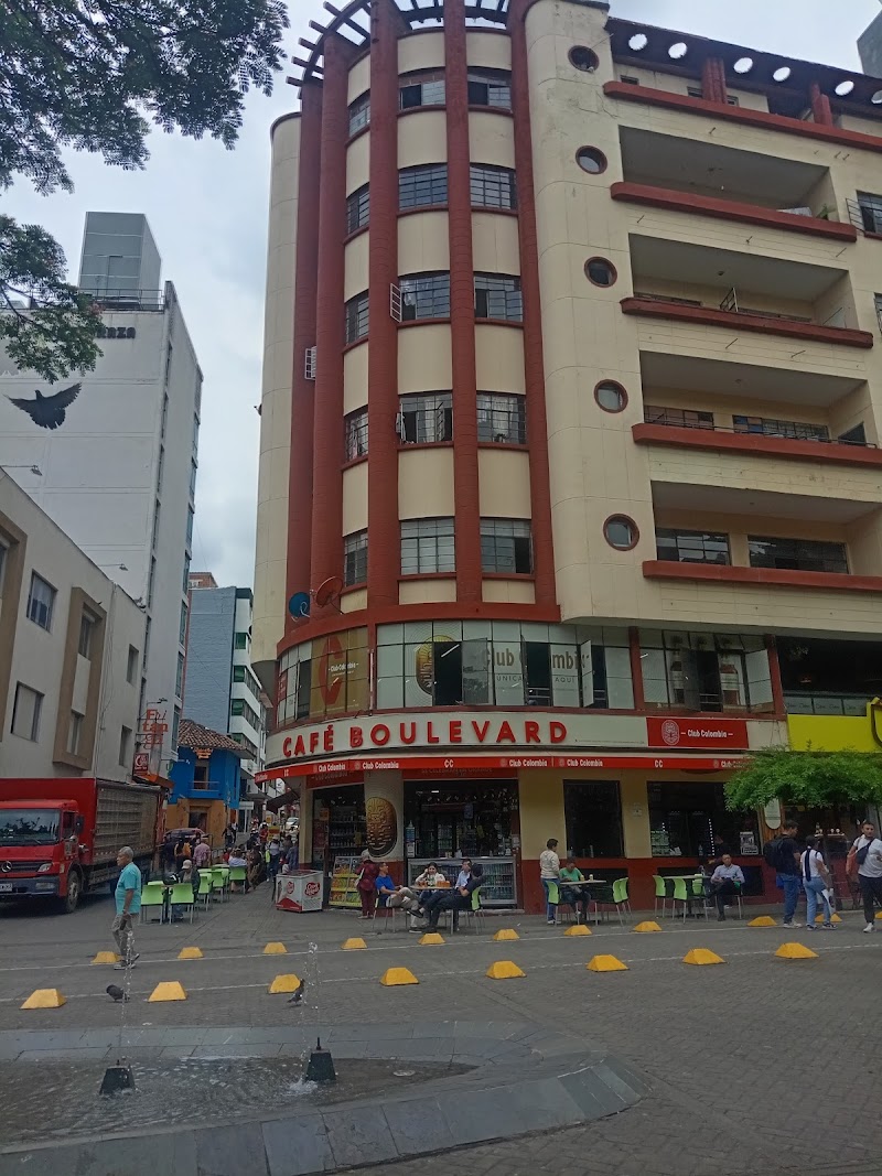 Paseo por el Bulevar del Rio