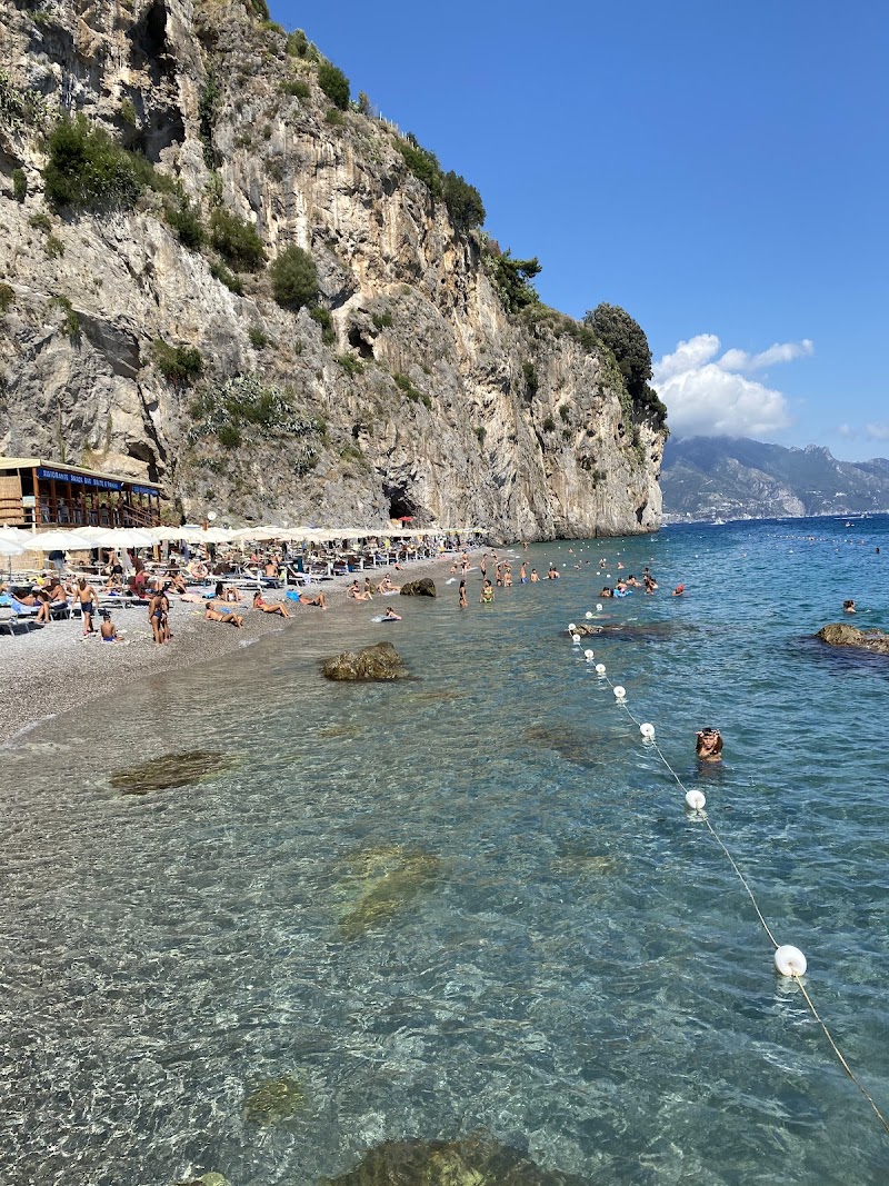 Paseo por la playa de Amalfi