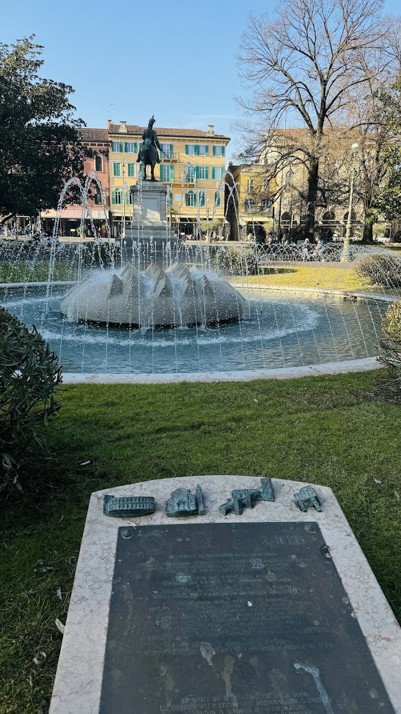 Paseo por el rio Adige