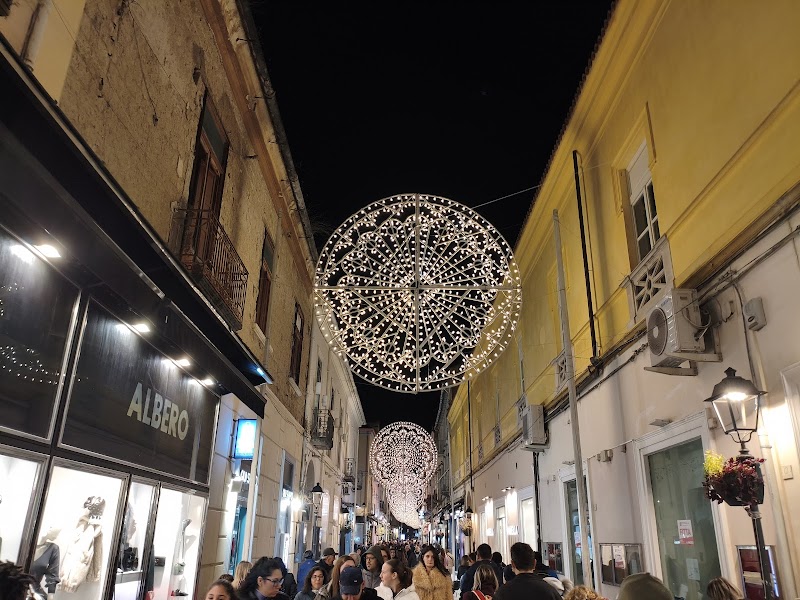 Paseo por Via Mazzini