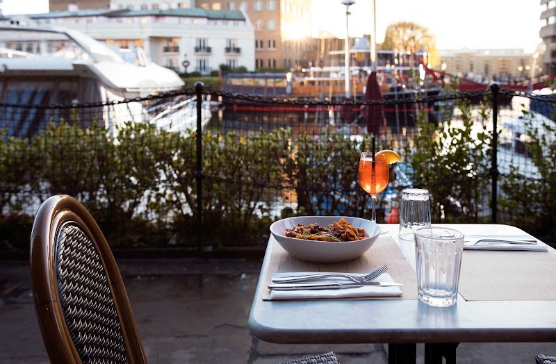 Cena en Emilia's Crafted Pasta St Katharine Docks