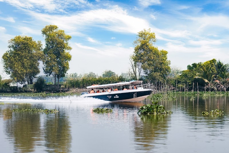 Balade en bateau sur la riviere Son