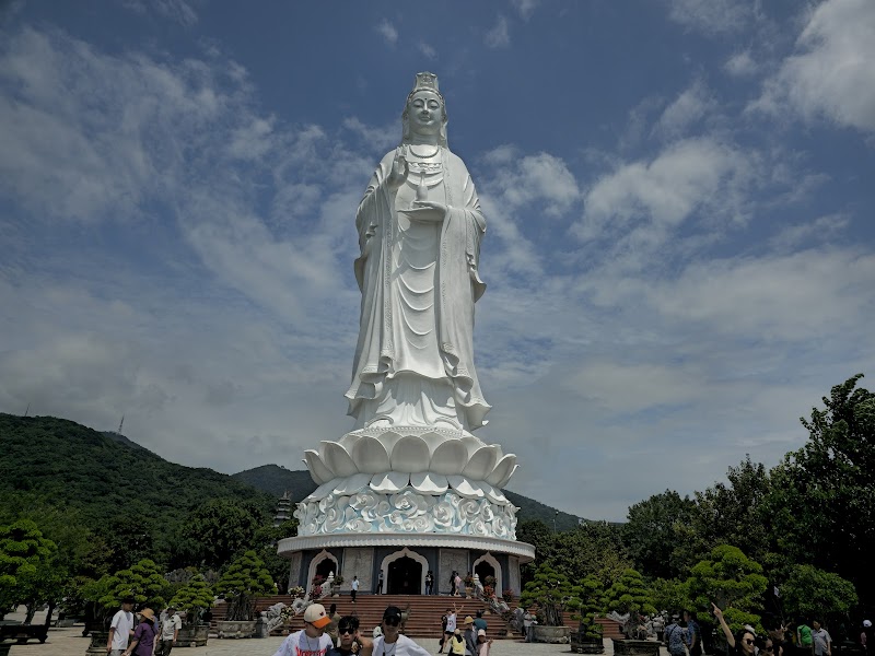 Visite de la pagode Linh Ung