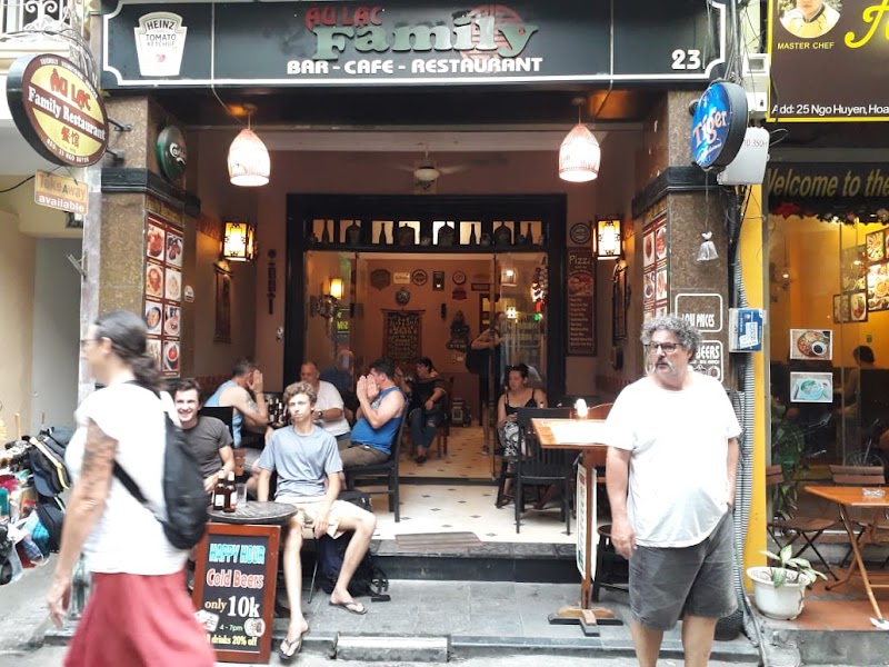 Déjeuner dans un restaurant local du parc