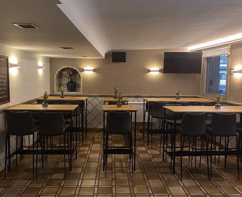 Visita a la Plaza del Conde de Torremúzquiz y Bar Satorre