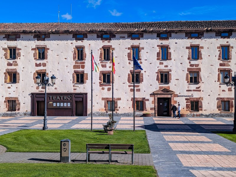 Ayuntamiento de Cellorigo y paseo por el pueblo