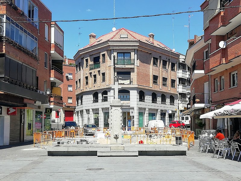 Relax at Plaza de la Cruz