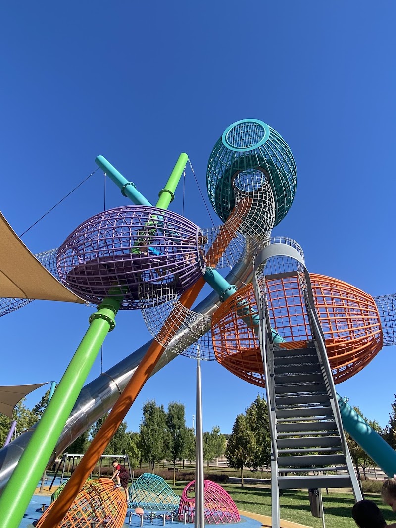 Parc Miguel Ángel Blanco : jeux et promenade matinale