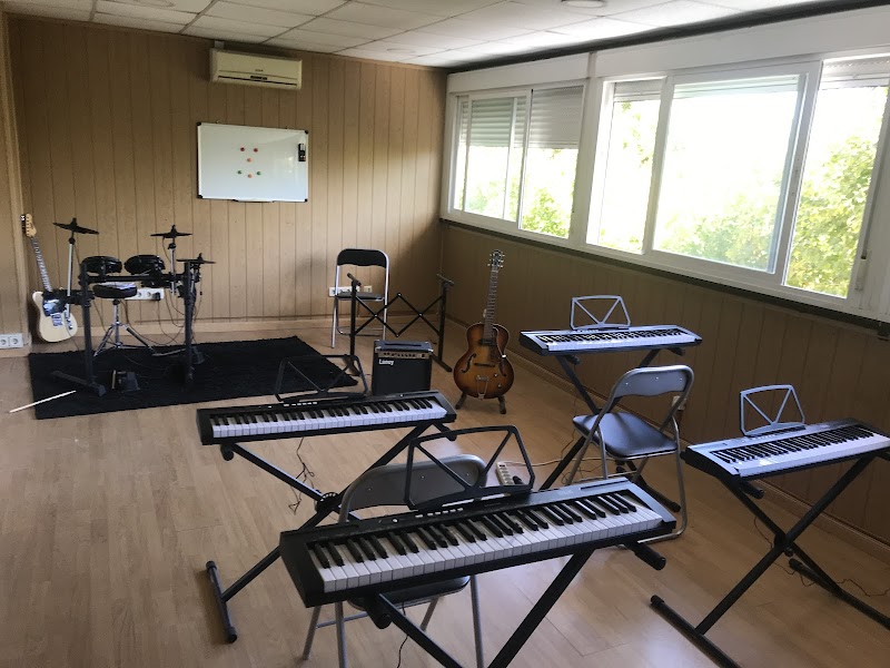 Besuch der Escuela de Música Caravan