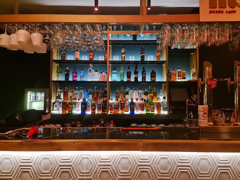 Optional: Tapas und Bier im Enlatados Pub S.L.