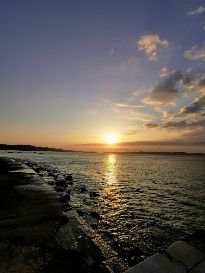 Paseo por el Passeio Marítimo de Oeiras