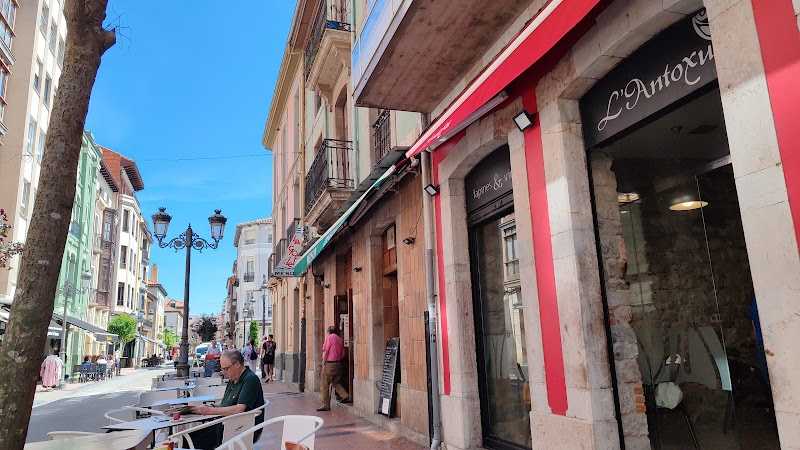 Paseo por el puerto y helado en Vinateria L'Antoxu