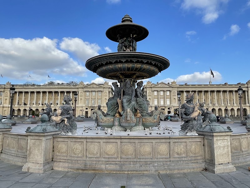 Paseo por los Campos Elíseos y Place de la Concorde