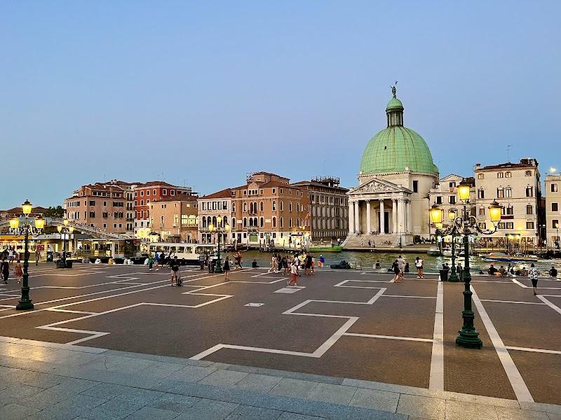 Tren de alta velocidad Lucerna-Venecia