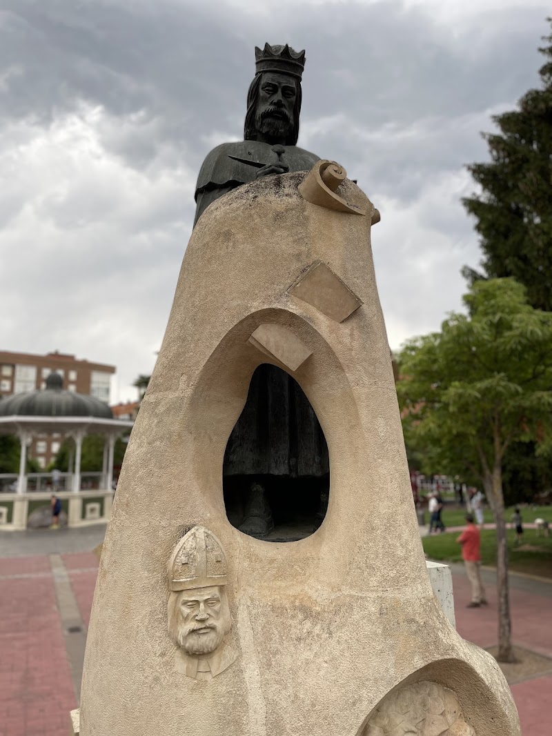 Monumento del IX Centenario del Fuero de Miranda (opcional)