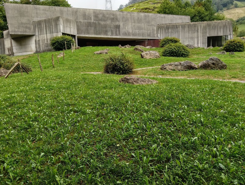 Ekainberri (Prehistoric Cave Replica)