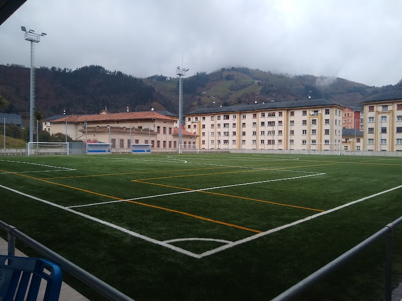 Futbol zelaia (Santainés) bisita