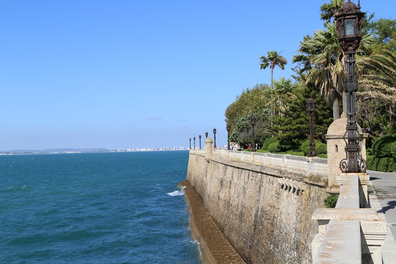Paseo por la Alameda Apodaca y miradores