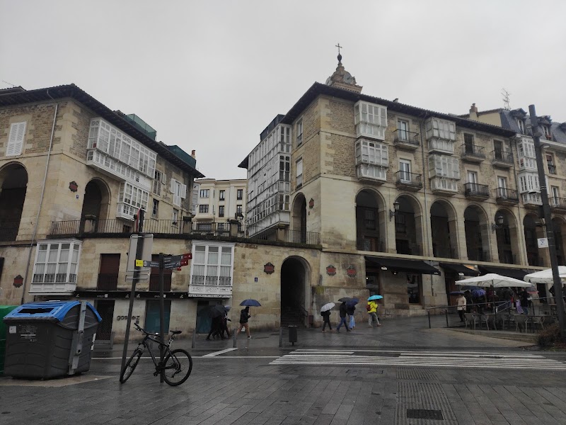 Paseo matutino por el Casco Histórico de Vitoria-Gasteiz