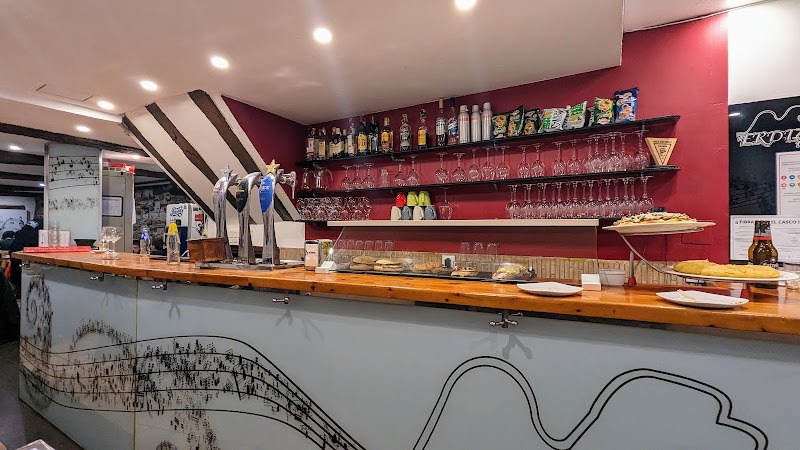 Tarde de pinchos y vinos en Erdizka Taberna
