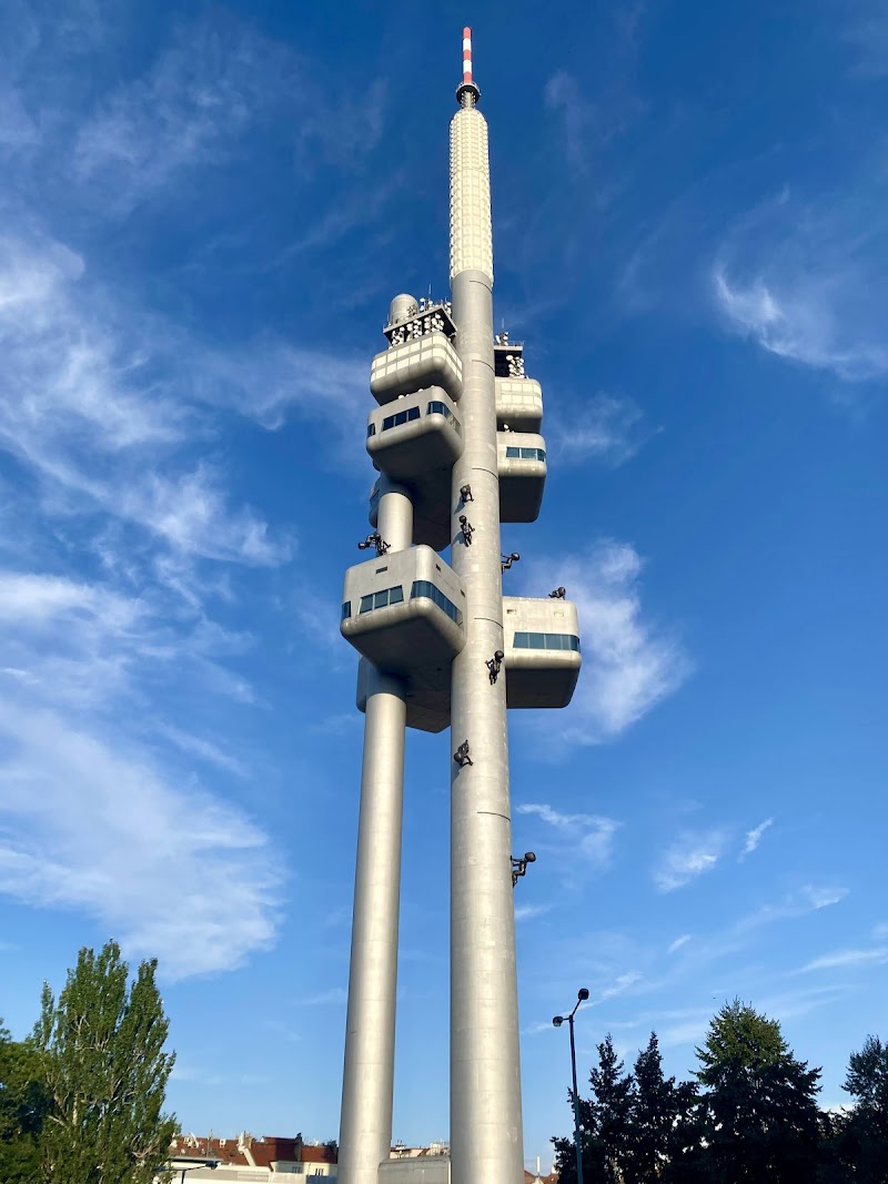 Paseo matutino por Žižkov y arte urbano