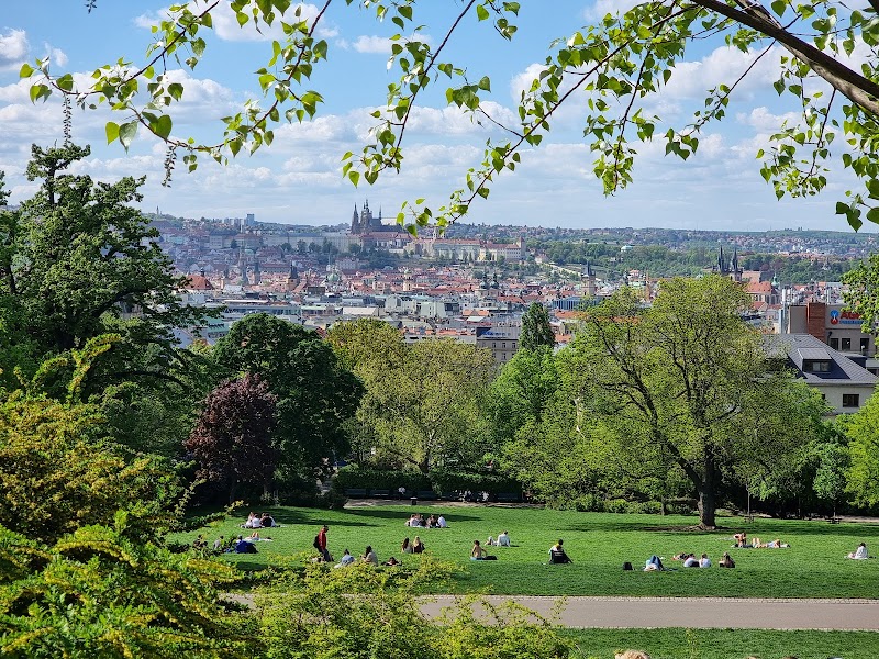 Tarde en Riegrovy Sady: picnic y vistas al atardecer
