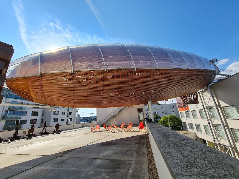 Paseo por Holešovice y DOX Centre for Contemporary Art