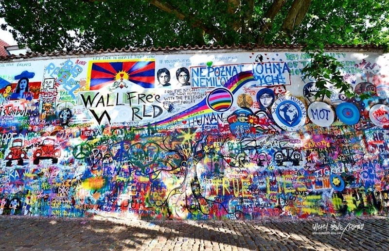 Muro de John Lennon y arte callejero