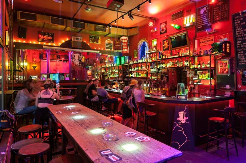 Noche de fiesta en Chapeau Rouge