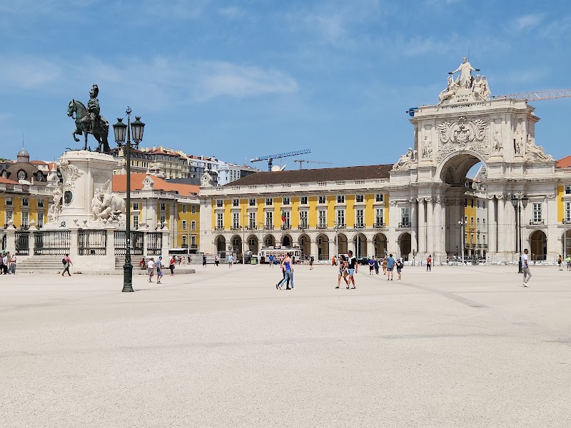 Tarde libre en la Praça do Comércio y orilla del Tajo