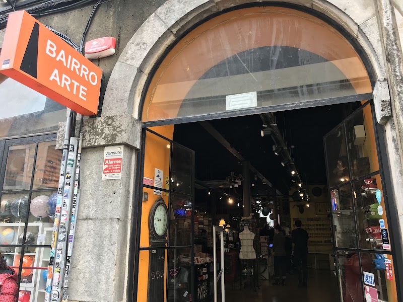 Tiendas originales y arte urbano en Mouraria