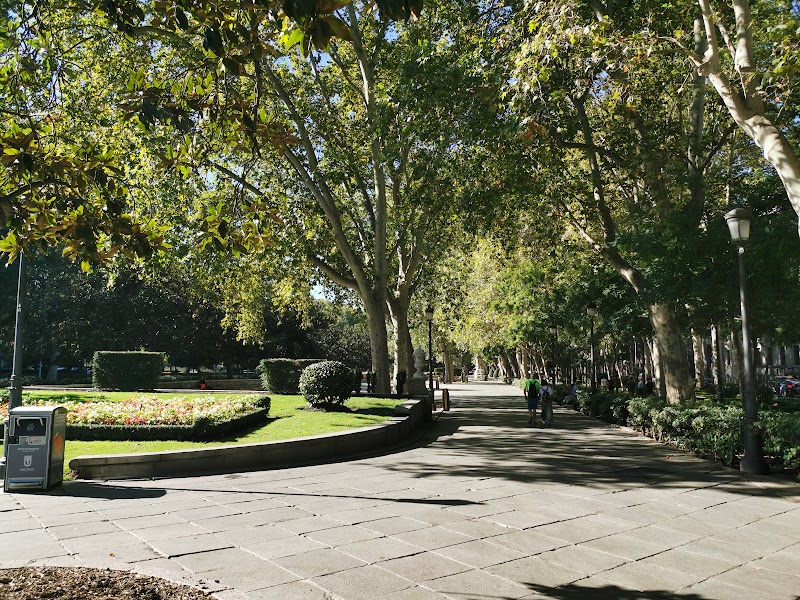 Paseo por el Paseo del Prado y fuentes monumentales
