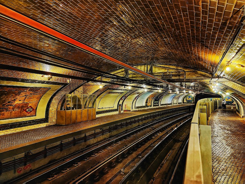 Paseo por Chamberí y visita a la estación de metro Chamberí