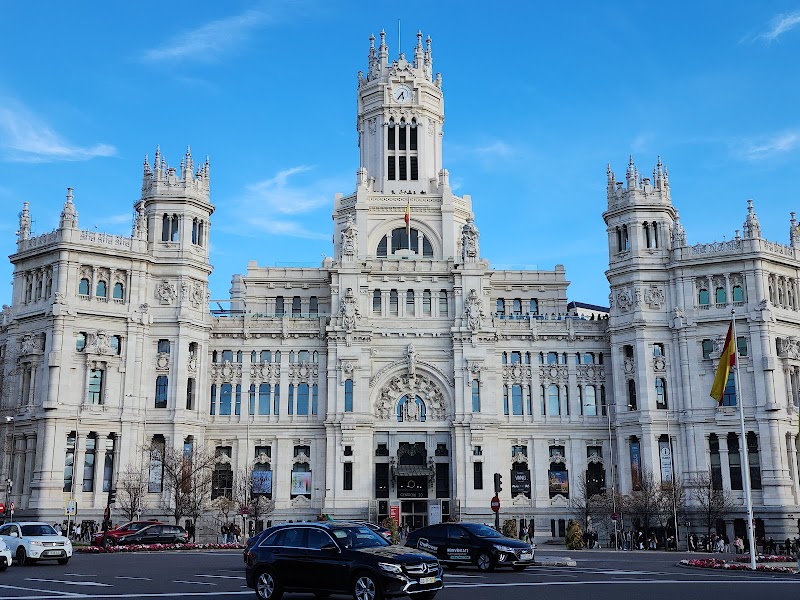 Paseo por el Paseo del Prado y Fuente de Cibeles