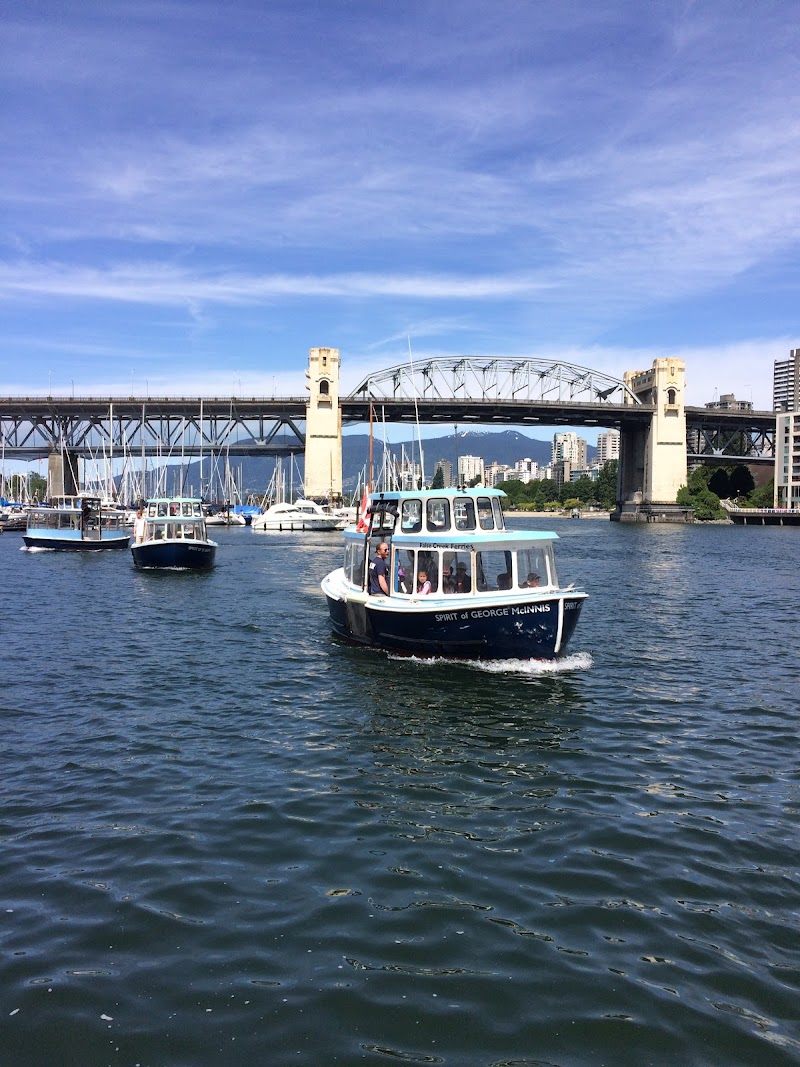 Paseo por el False Creek Ferry