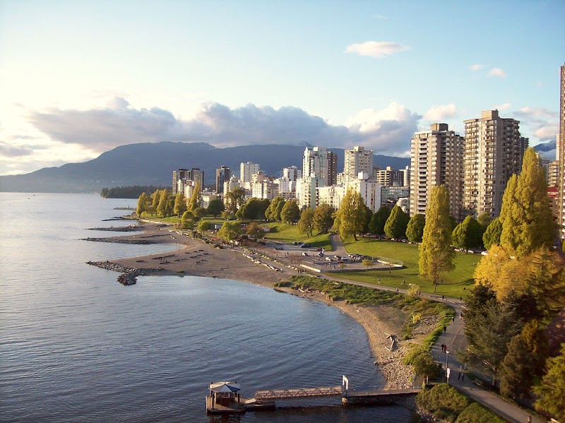 Paseo matutino por West End y English Bay