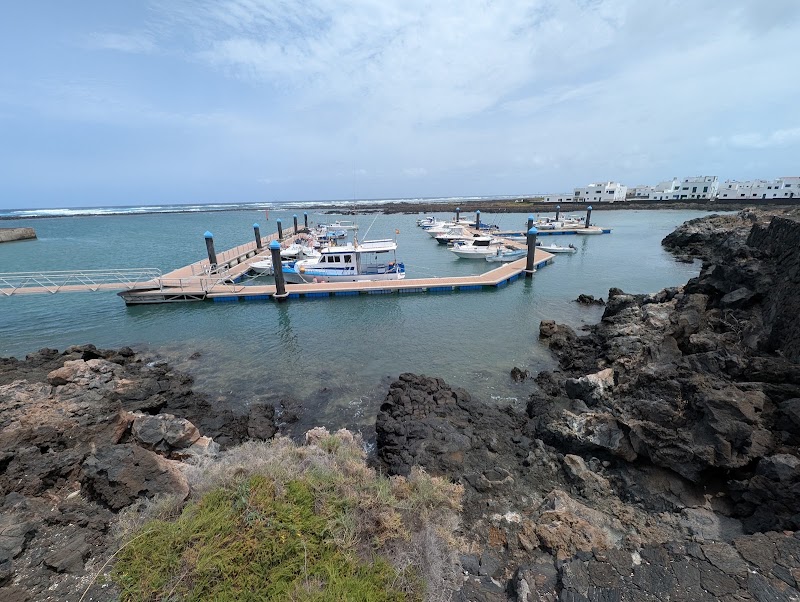 Paseo por Órzola y puerto pesquero