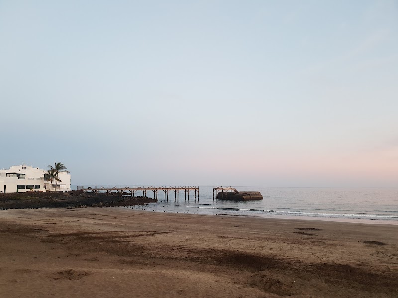 Baño en Playa de La Garita (Arrieta)