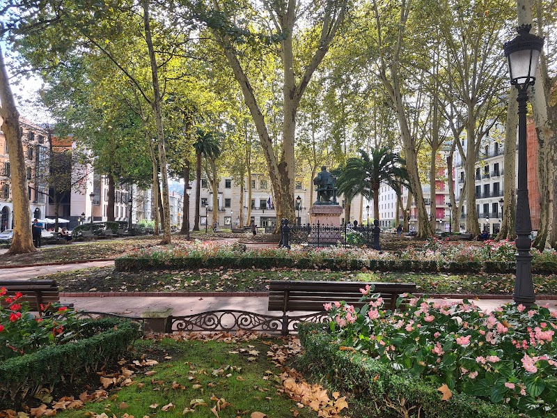 Passeggiata rilassante nei Jardines de Albia