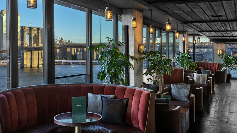 Cócteles al atardecer en Harriet's Lounge
