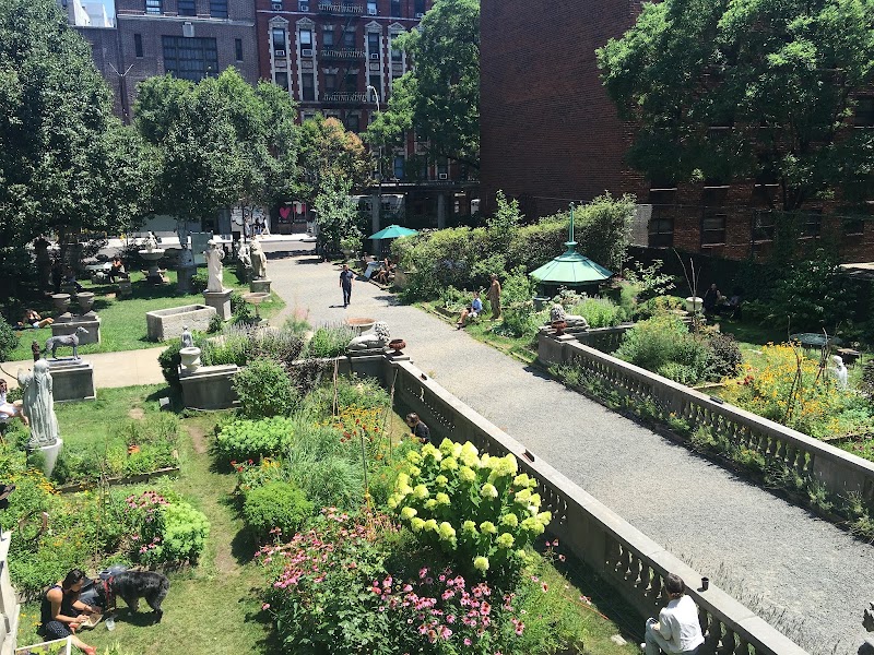 Descanso en Elizabeth Street Garden
