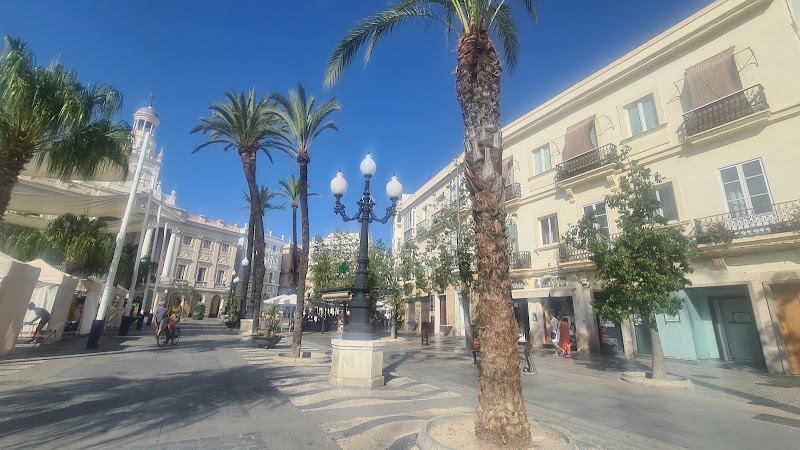 Barrio del Pópulo y Plaza de San Juan de Dios