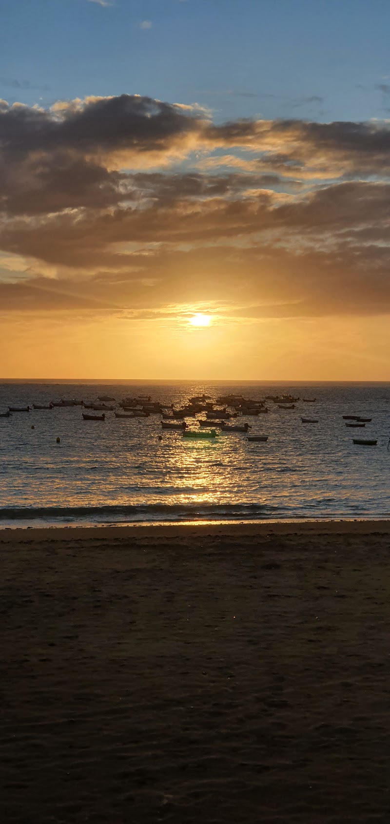 Paseo marítimo y Playa de la Caleta