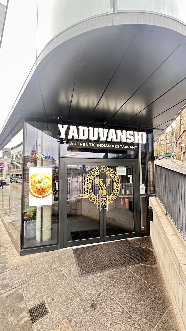 Almuerzo en Yaduvanshi Authentic Indian Restaurant