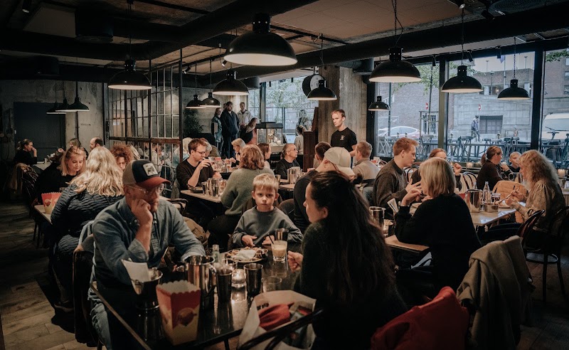 Cena en Der Peppern Gror Rådhusplassen