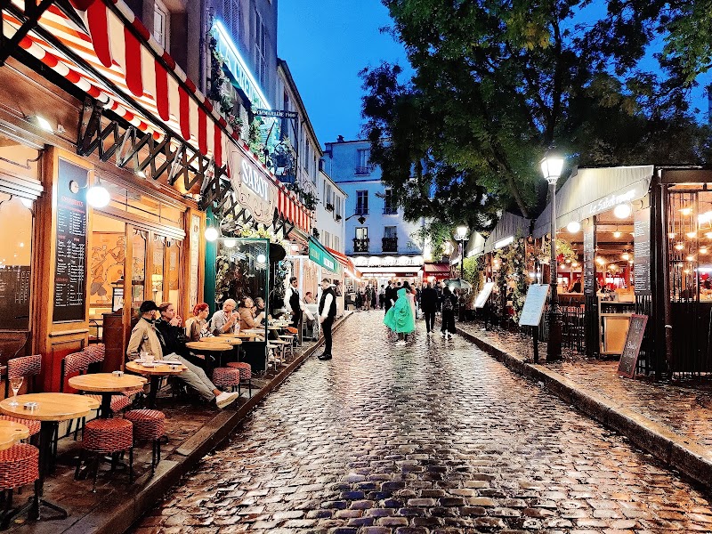 Paseo matutino por Montmartre y Place du Tertre
