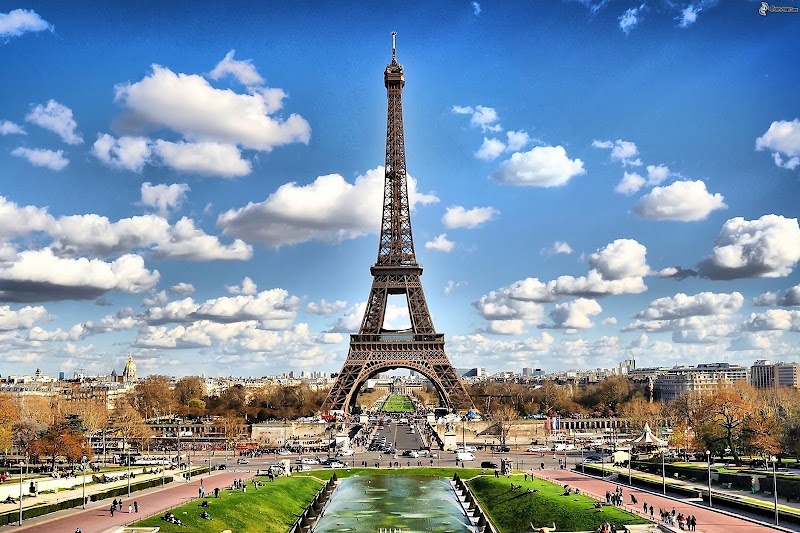 Paseo por la Torre Eiffel y Champ de Mars (exterior)