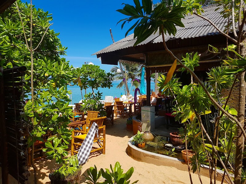 ארוחת ערב ב-Treehouse Silent Beach Restaurant
