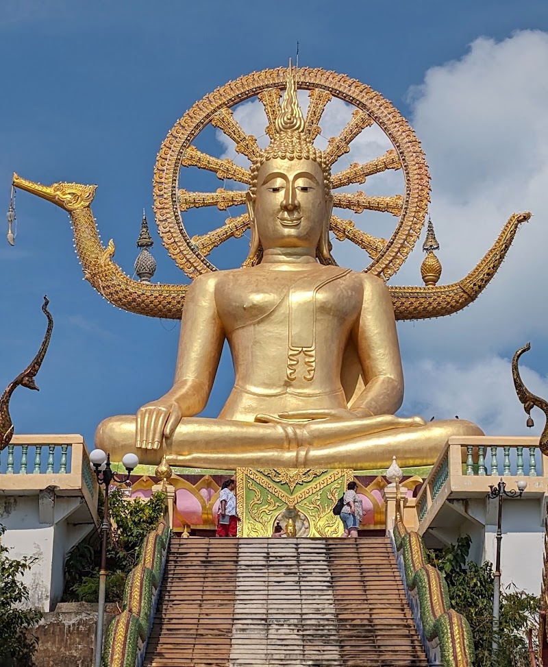 ביקור ב-Wat Phra Yai (Big Buddha)